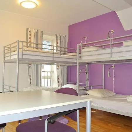 Vandrerhjem Marken Guesthouse *